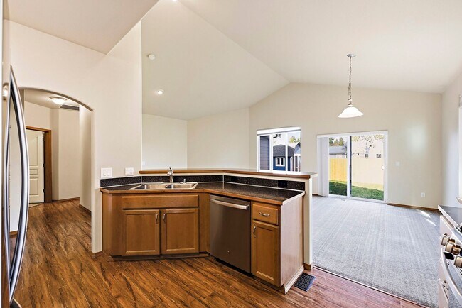 Building Photo - Vaulted Ceilings, A/C & Fully Fenced Yard – Beautiful 3-Bedroom Olympia Home!