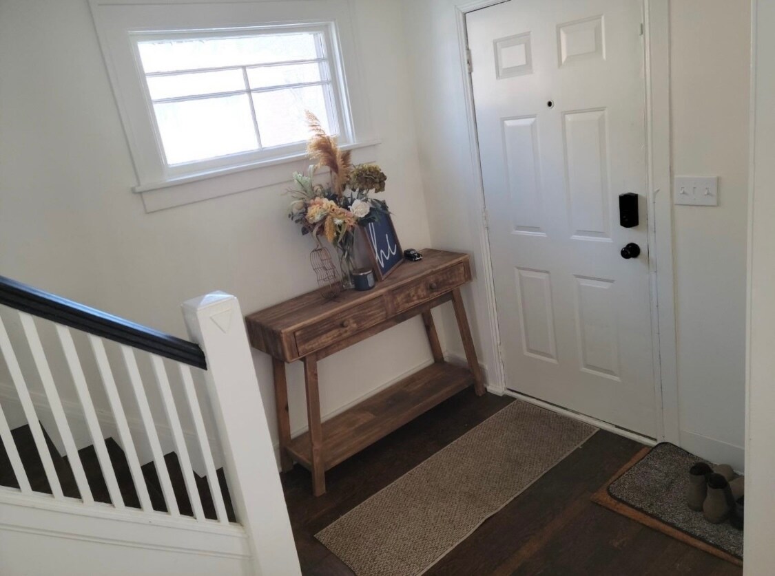 Building Photo - 556 Lincoln St