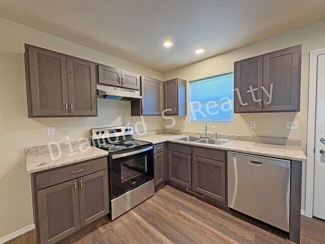 Building Photo - **MOVE IN SPECIAL!** Brand New Build - Conveniently Located near National and Kearney