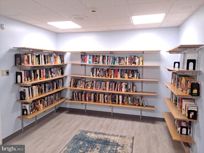 Building Photo - 44303 Delaire Landing Rd