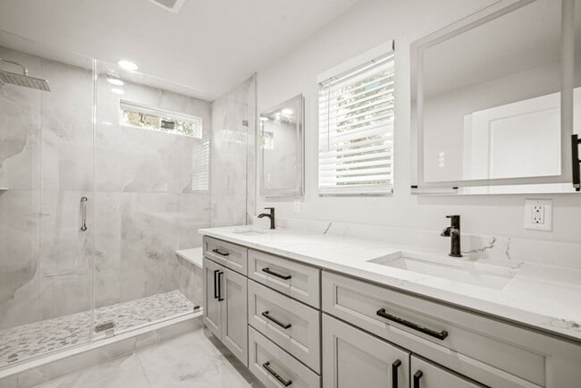 Building Photo - BEAUTIFUL HOUSE FOR RENT NEAR 1604 W/ GUIL...