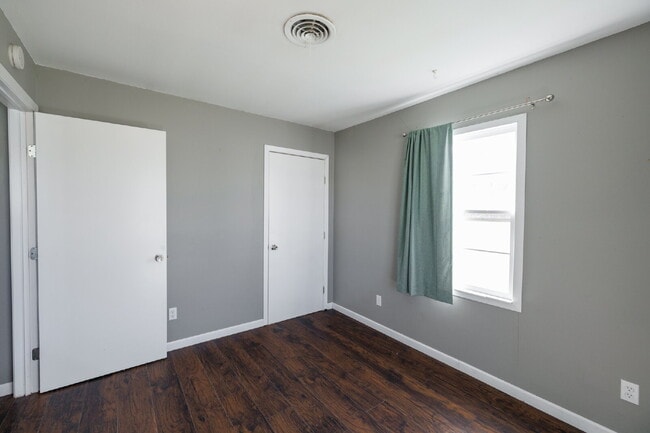 Building Photo - Short Term Lease