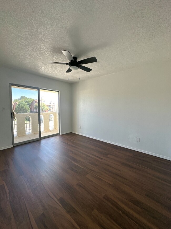 Building Photo - 5509 Oakbriar Cir