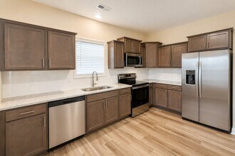 Building Photo - Brand New Duplex!