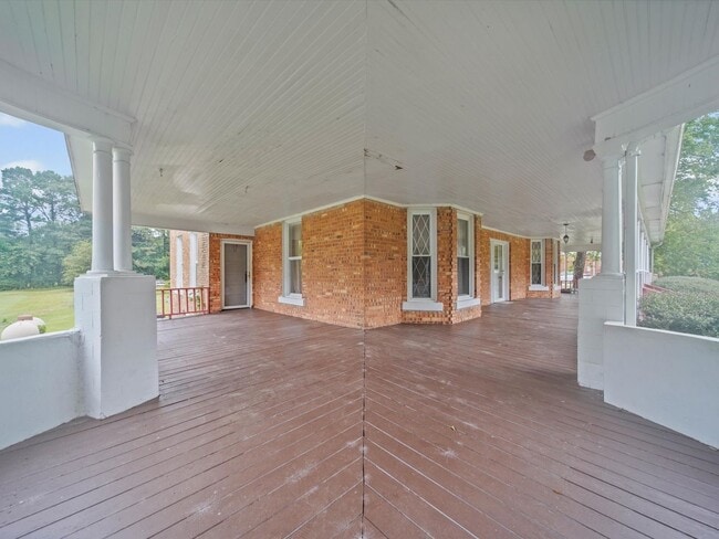 Building Photo - 4 Bedroom/2 Bath Home for Rent