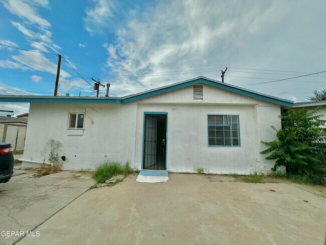 Primary Photo - 6041 Yandell Dr