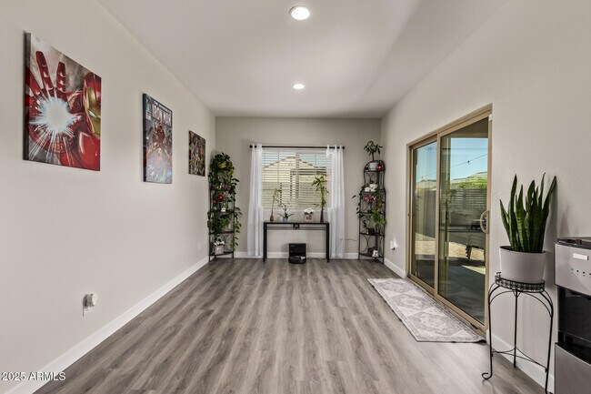 Building Photo - 11204 W Mobile Ln