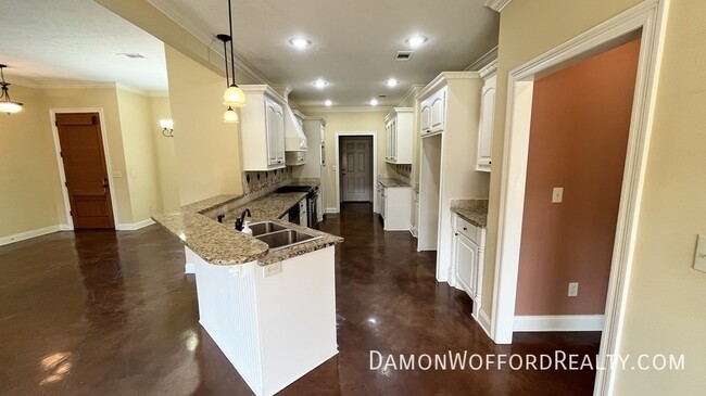 Building Photo - 117 Memory Lane