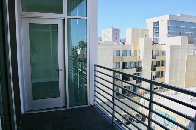 Building Photo - 1241 5th St