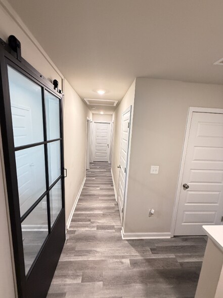 Building Photo - 000 H Ct