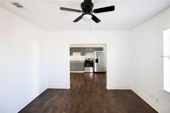 Building Photo - 610 Dundee Rd