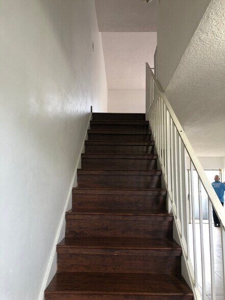 Building Photo - 9363 Fontainebleau Blvd