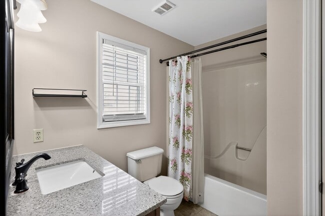 Building Photo - Spacious 4BR House in Columbia