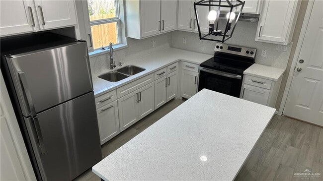 Building Photo - 15 Chapa Ave