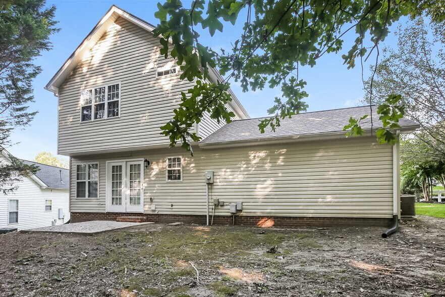 Building Photo - 735 Continental Dr