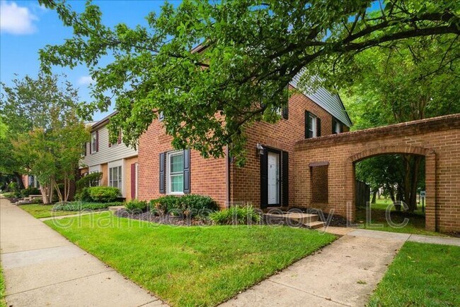 Building Photo - 5713 Independence Cir