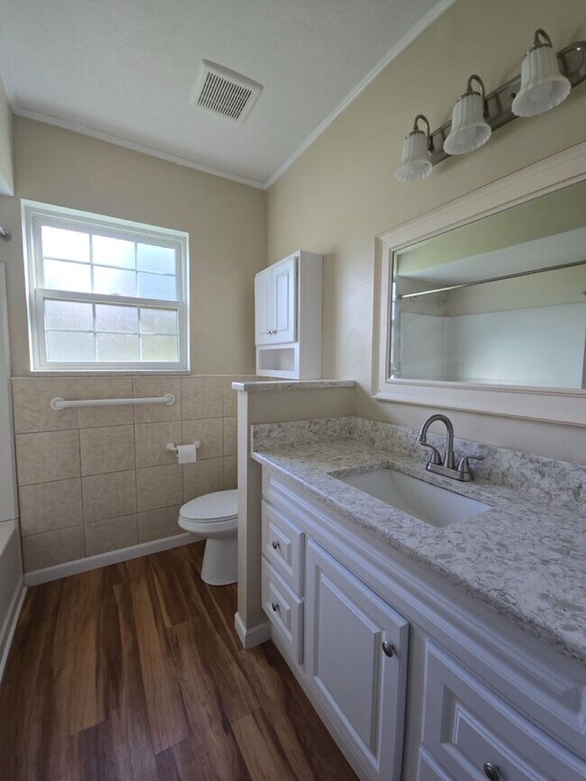 Building Photo - Charming Single Family Home with Beautiful...