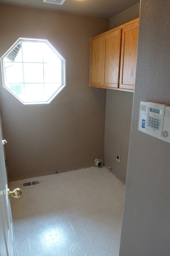 Building Photo - 5456 Monterey Dr SE