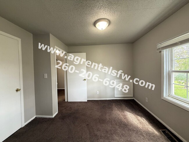 Building Photo - 3 Bedroom House