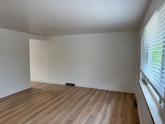 Building Photo - NEWLY REMODELED 3 Bed 2 Bath Home of Linden in Boulder-Available NOW!