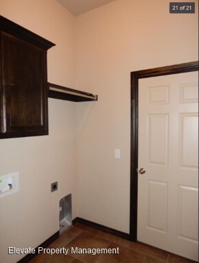 Building Photo - 3 br, 2 bath House - 2205-Ailsa Road