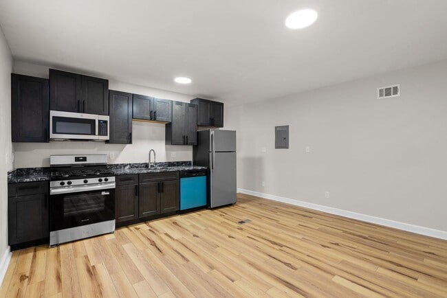 Building Photo - 2022 E Baltimore St