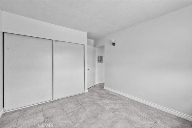 Building Photo - 9436 Ramona Ave