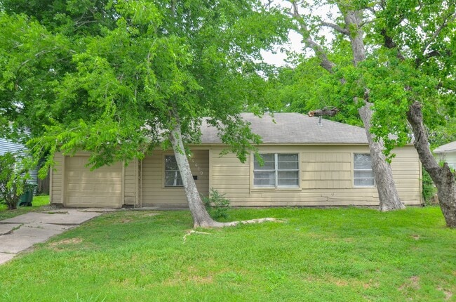 Primary Photo - 4419 Friar Point Rd