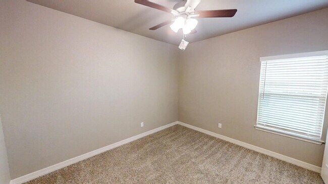 Building Photo - "Charming 4-Bedroom Retreat with Granite Elegance & Cozy Fireplace in Killeen!"