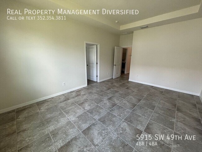 Building Photo - 5915 SW 49th Ave