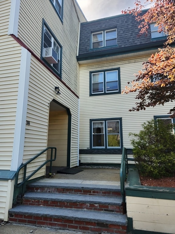 Building Photo - 38 Carter St