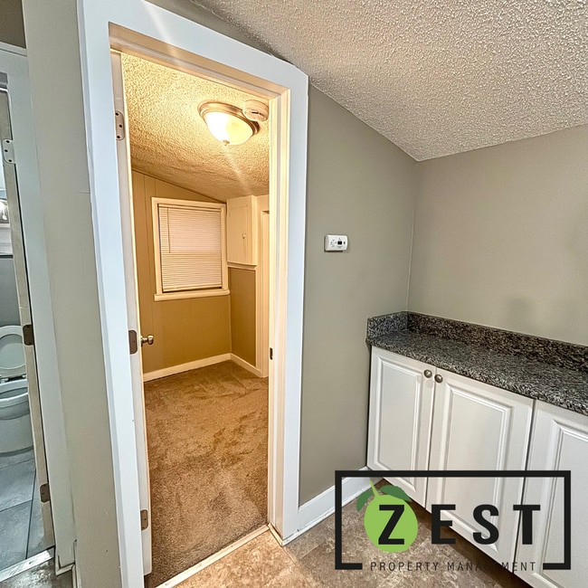 Building Photo - OPEN HOUSE- 3/6! 3PM-330PM!Updated 3 Bed Ranch in Madison Heights Ready for Move in!