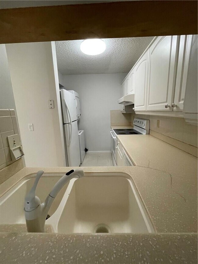 Building Photo - 3546 N University Dr