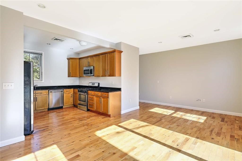 Building Photo - 400 Hope St