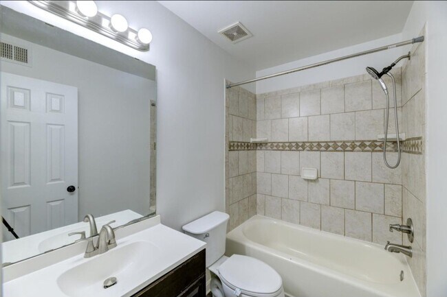 Bathroom (2) - 6942 Malachite Pl