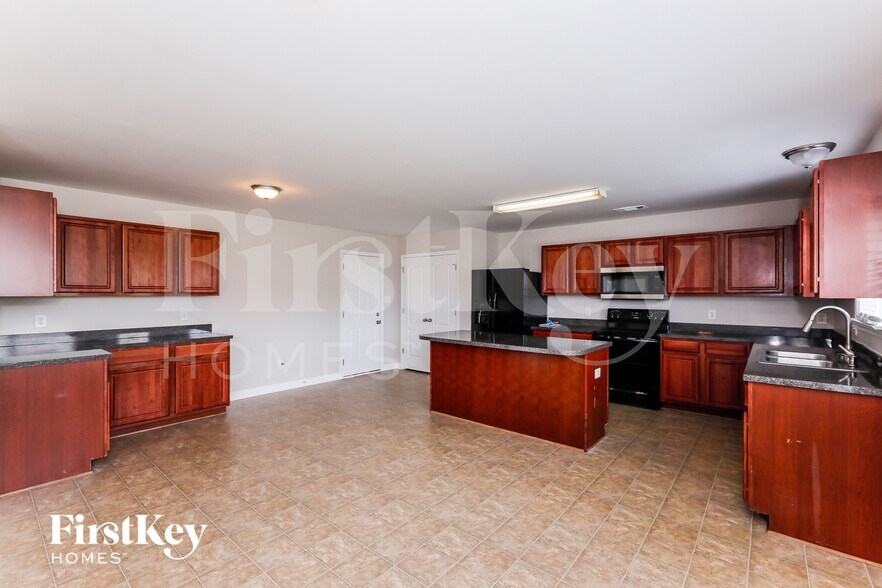 Building Photo - 2922 Blueberry Dr