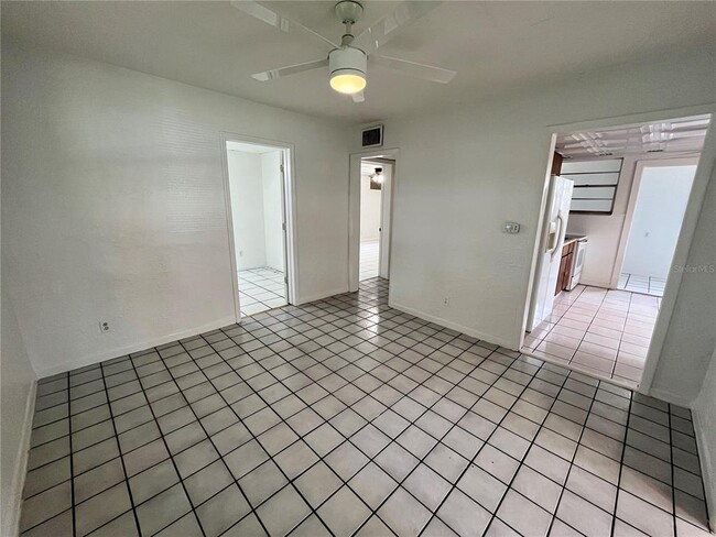 Building Photo - 860 44th Ave N