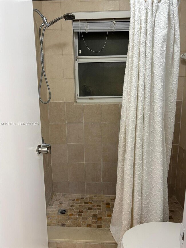 Building Photo - 2907 SE 15th Terrace