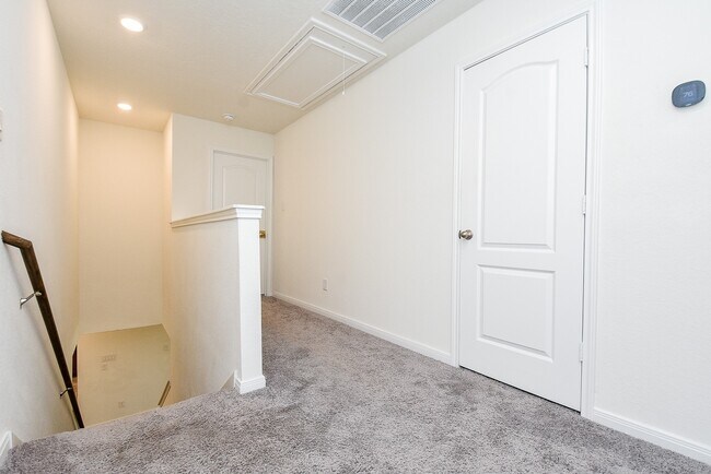 Building Photo - 15102 Darbydale Dr