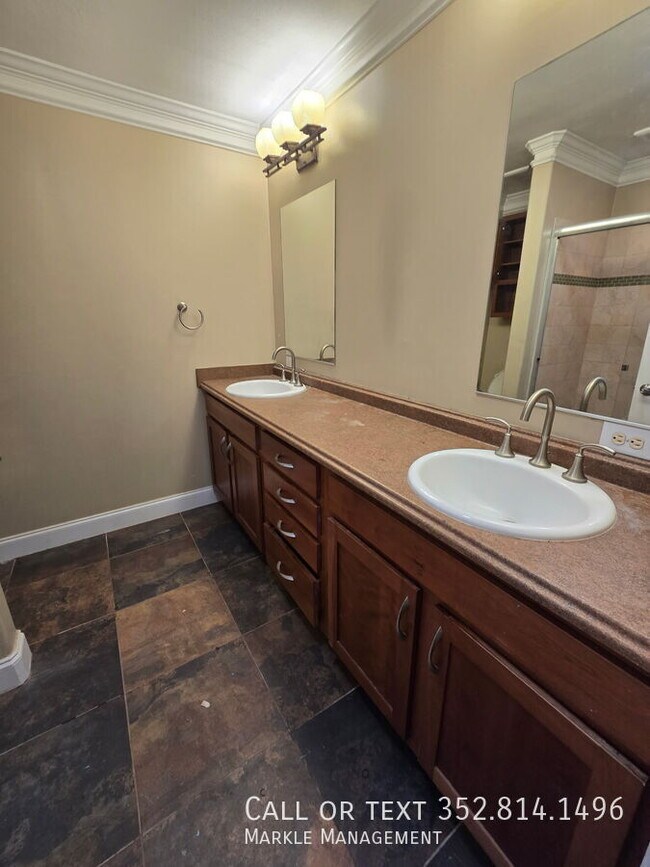 Building Photo - 200 S 11th St