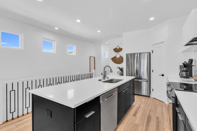 Building Photo - 1419 Mackerel Ln
