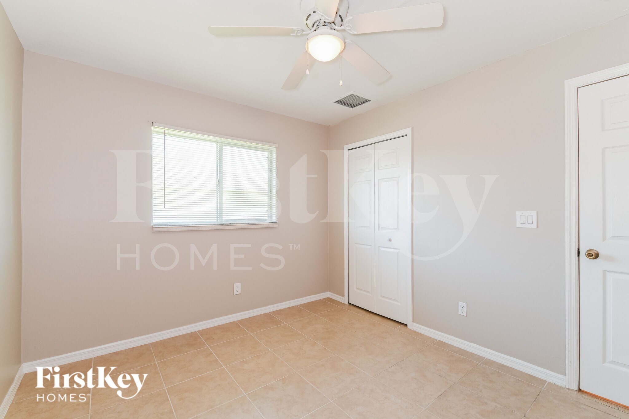 Building Photo - 200 SW 14th Ave