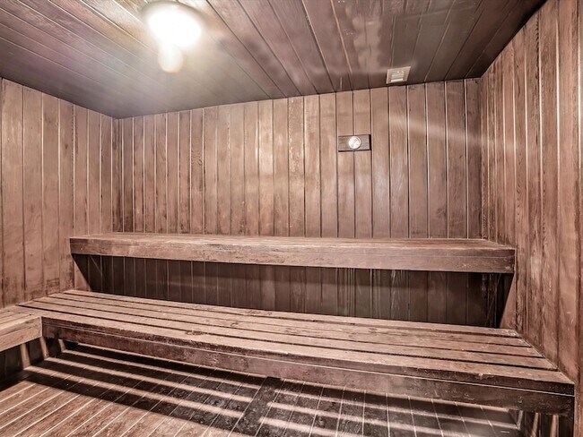 Building Photo - 401 Golden Isles Dr