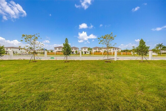 Building Photo - 2448 SE 27th Terrace