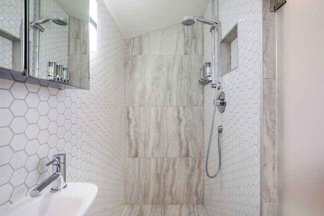 Building Photo - 3843 20th Ave SW