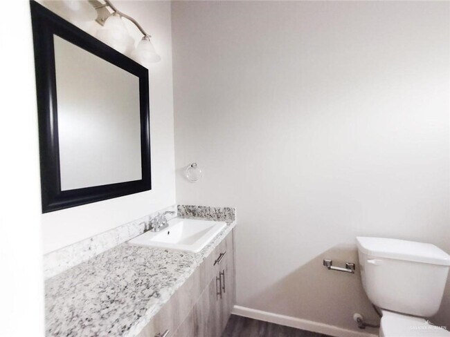 Building Photo - 805 W Sunset Valley St