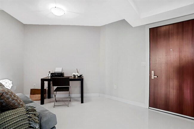 Building Photo - 2831 N Ocean Blvd