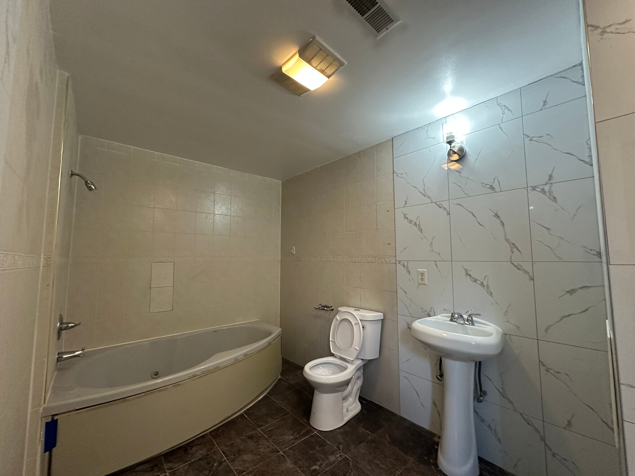 Building Photo - 721 Wharton St