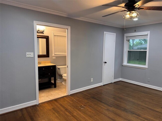 Building Photo - 10710 Chimney Rock Rd