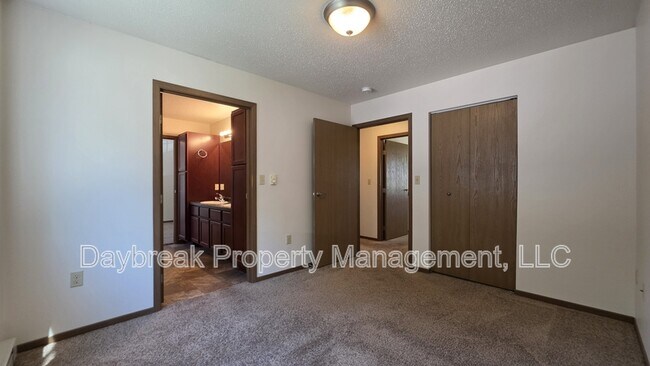 Building Photo - 317 16th St S